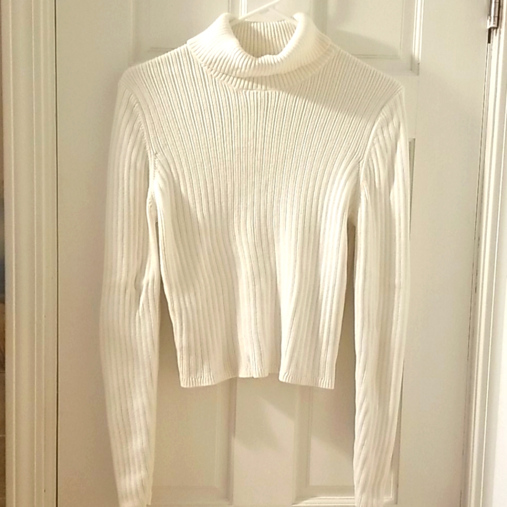 EUC White crop turtleneck